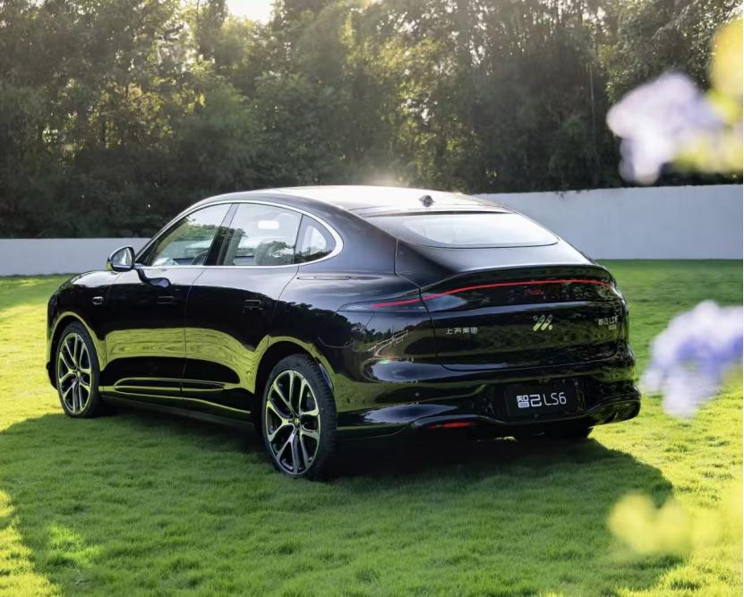 太狠了，增程电池比纯电车还大，全新智己LS6权益价19.79万元起__太狠了，增程电池比纯电车还大，全新智己LS6权益价19.79万元起