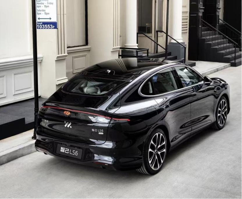 _太狠了，增程电池比纯电车还大，全新智己LS6权益价19.79万元起_太狠了，增程电池比纯电车还大，全新智己LS6权益价19.79万元起