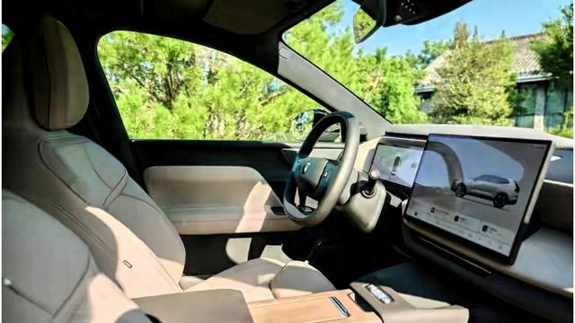 沃尔沃不装了:26万买“最野蛮的安全感”,新势力看傻了-有驾