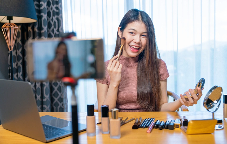 月入过万都难！00后主播逃离直播间：有人转行做模特，有人回家卖水果