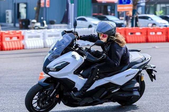 变化不大,但价格或会更便宜!2026款本田ADV 350要来了!-有驾