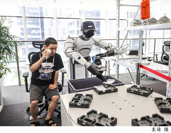 人形机器人怎么训？国标试点来了！上海牵头、多地参与，构建行业“统一标尺”__人形机器人怎么训？国标试点来了！上海牵头、多地参与，构建行业“统一标尺”