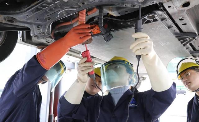 新能源“烂尾”车越造越多！百万名车主，修车无门还遭随意宰-有驾