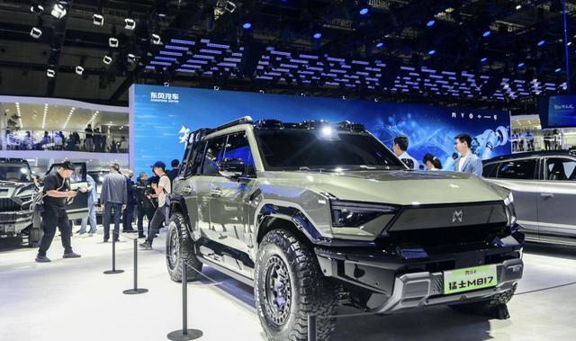 猛士两位高管上任后携手经销商化身家人共筑新征程，猛士将深化与华为合作推动智能越野生态共赢-有驾