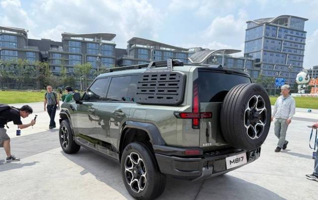 猛士两位高管上任后携手经销商化身家人共筑新征程，猛士将深化与华为合作推动智能越野生态共赢-有驾