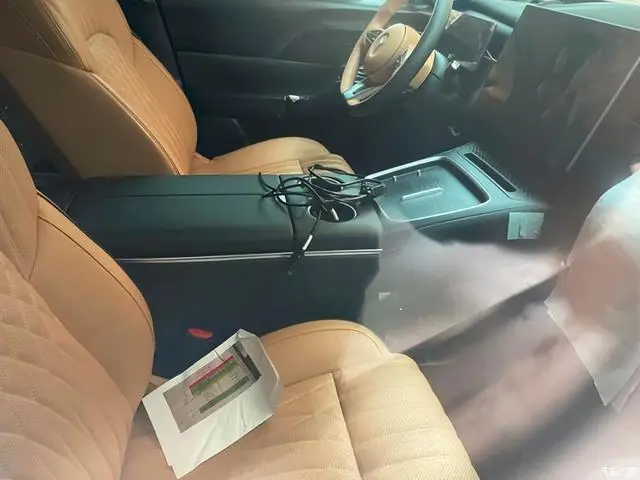 2025年第四季度上市！岚图泰山的内饰谍照曝光