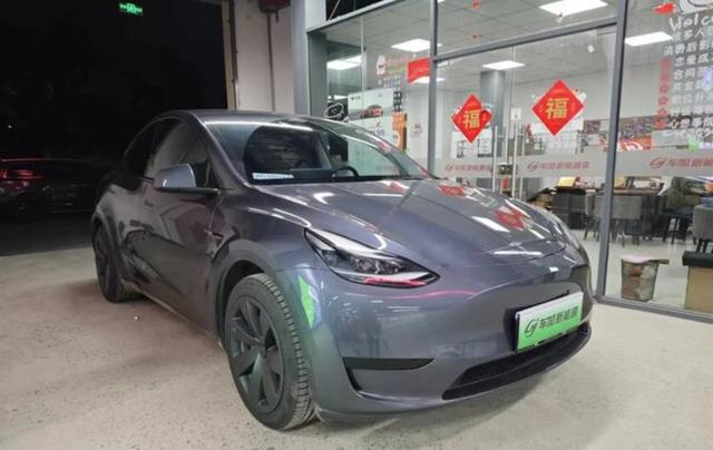 听说了吗?特斯拉官网偷偷改价格了,明年买Model Y标准版可能多掏一万一千多块购置税,政策变动带来新变数-有驾