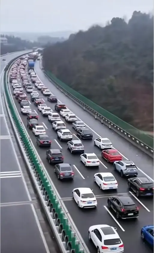 堵车的时候空调不制冷__堵车能开空调吗