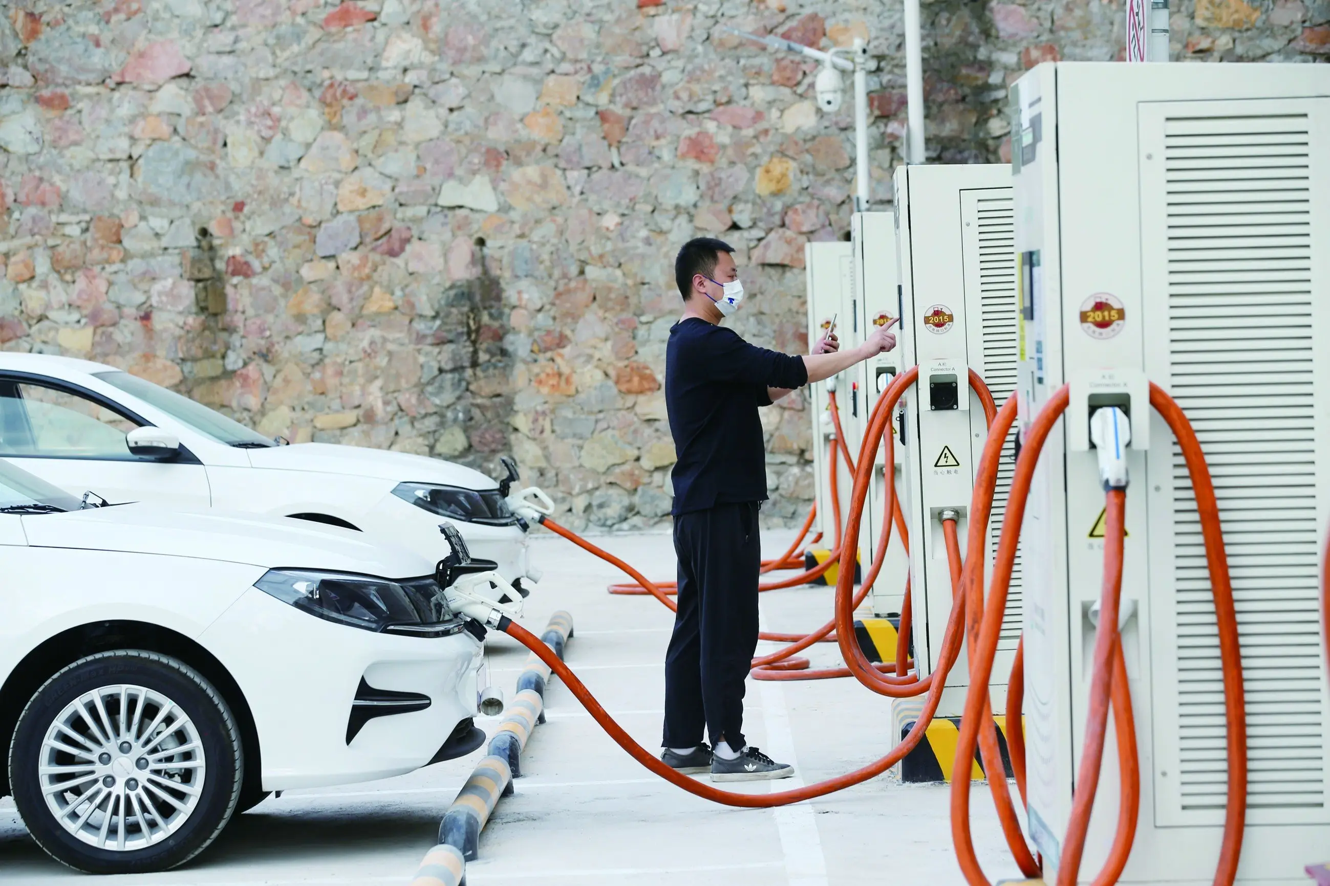 堵车能开空调吗_堵车的时候空调不制冷_