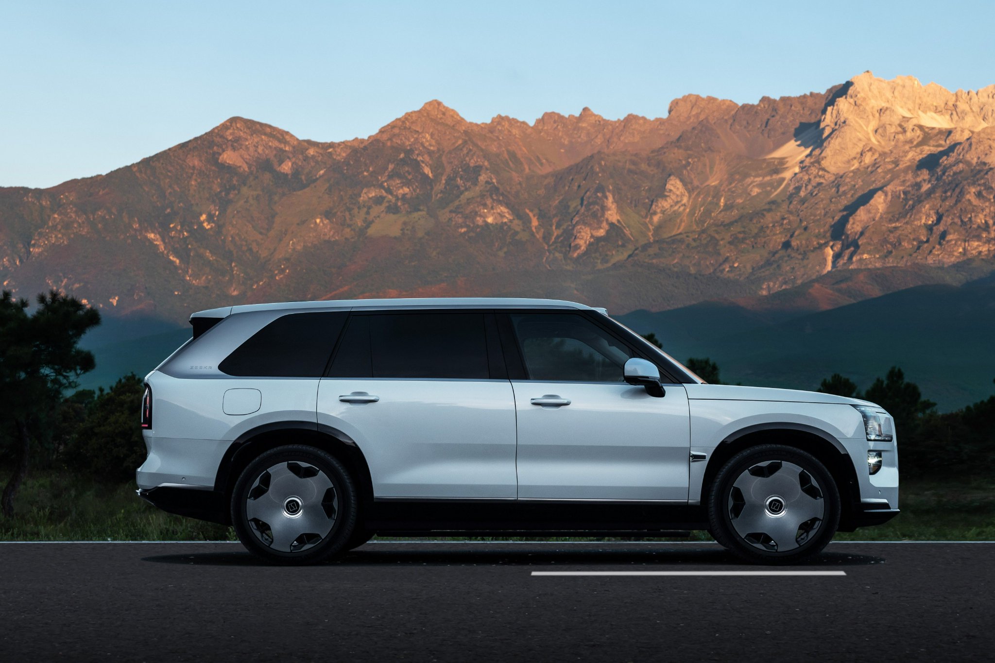 极氪9X正式上市 限时价45.59-58.99万元