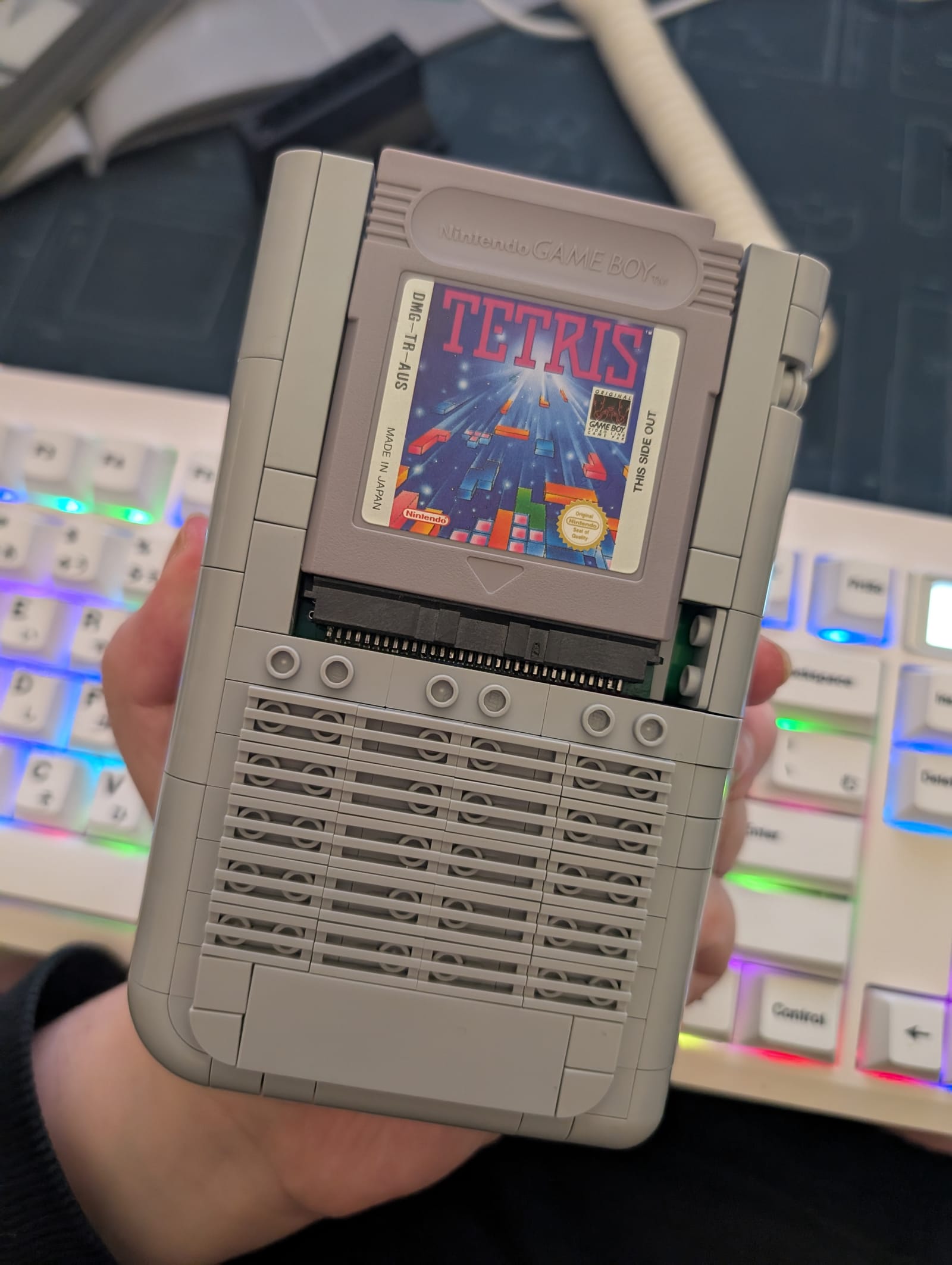 真的能玩游戏:玩家魔改乐高 GameBoy 玩具,塞入定制主板、屏幕_真的能玩游戏:玩家魔改乐高 GameBoy 玩具,塞入定制主板、屏幕_