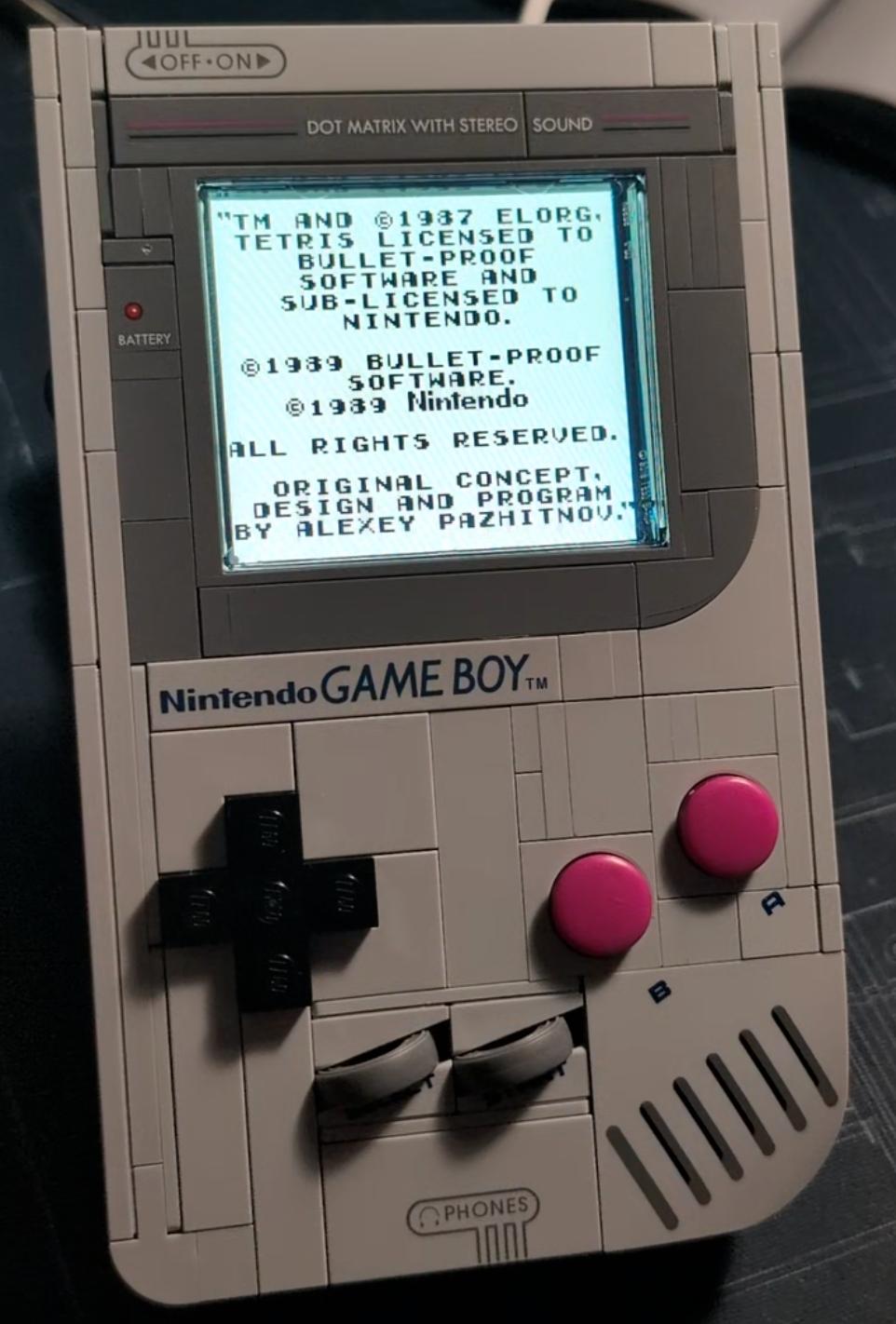 真的能玩游戏:玩家魔改乐高 GameBoy 玩具,塞入定制主板、屏幕__真的能玩游戏:玩家魔改乐高 GameBoy 玩具,塞入定制主板、屏幕