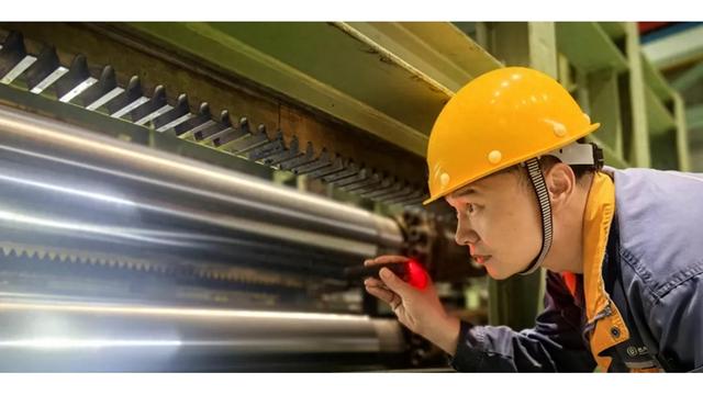 砸下千亿，血战硅钢，中国钢厂为何沦为新能源车的“高级食堂”？