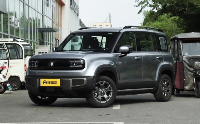 纯电家用车不会选？宝骏悦也PLUS对决吉利萤火虫，优势太明显