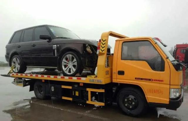 因为新能源汽车设计以省空间和减轻重量为目标，取消备胎采用防爆胎和智能救援服务成为趋势，既提高续航又便利安心