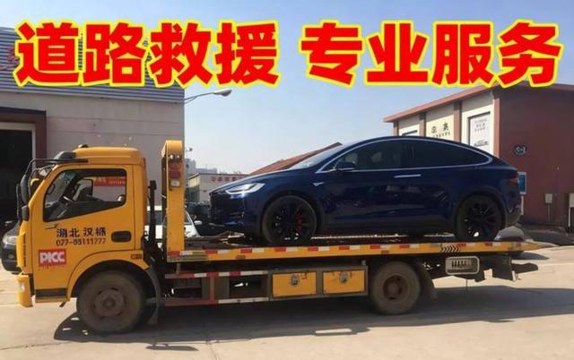 因为新能源汽车设计以省空间和减轻重量为目标，取消备胎采用防爆胎和智能救援服务成为趋势，既提高续航又便利安心-有驾