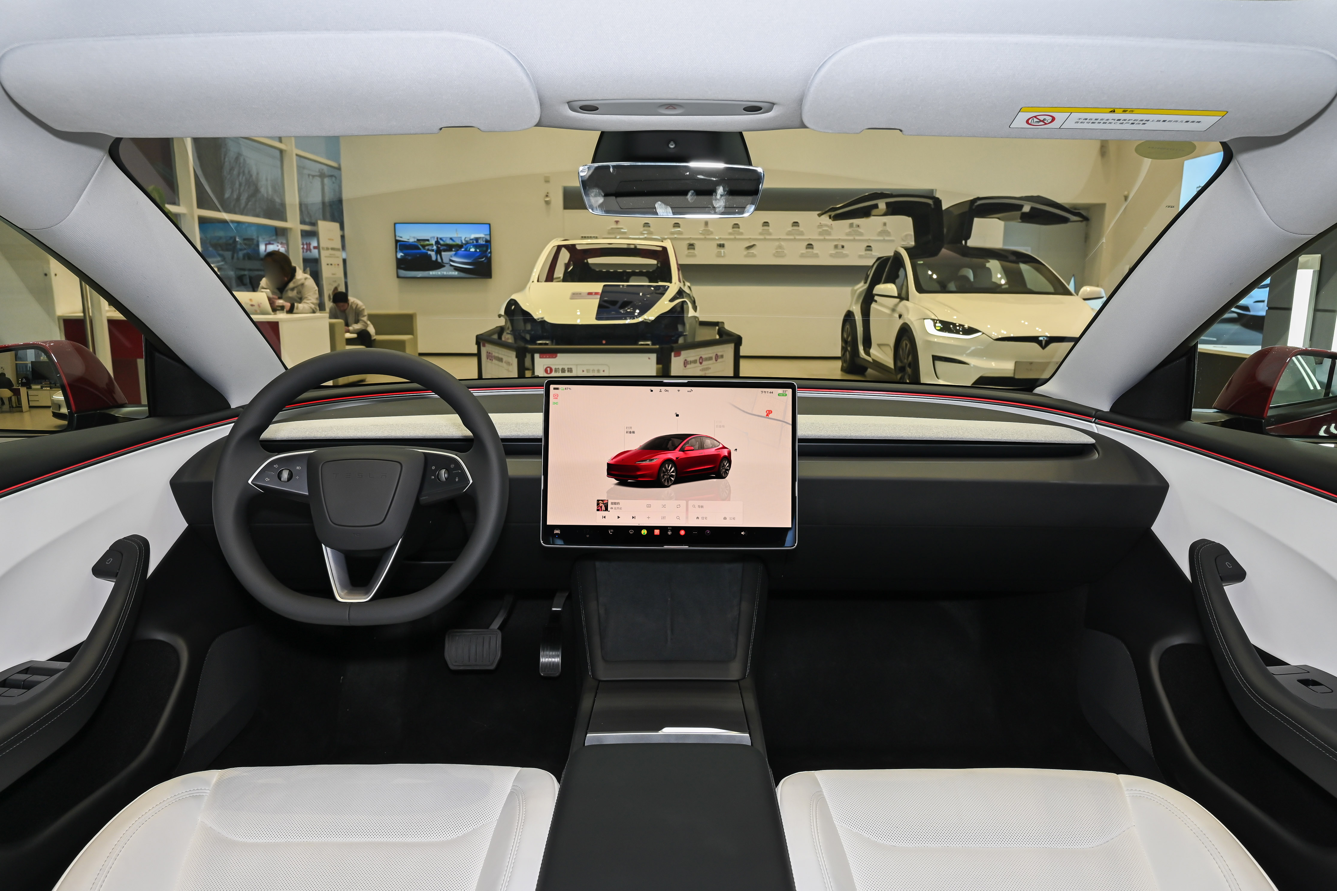 _特斯拉停车需要拉手刹吗_特斯拉车主免费停车