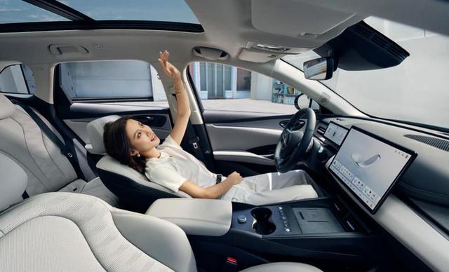 比亚迪海豹06 DM-i旅行版现身堪培拉,续航2000公里碾压燃油车,澳洲上市倒计时-有驾