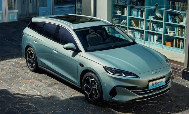 比亚迪海豹06 DM-i旅行版现身堪培拉,续航2000公里碾压燃油车,澳洲上市倒计时-有驾