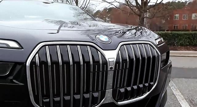 开完宝马740后，再开奥迪A8，实测200公里没想到差距这么大的强烈对比！