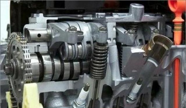 2000年文明镇老王赌我两节时规链条能用,他裁短装车却引发发动机故障,赔了五千元认输后再不乱改零件-有驾