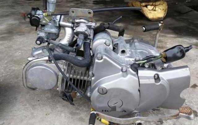 2000年文明镇老王赌我两节时规链条能用,他裁短装车却引发发动机故障,赔了五千元认输后再不乱改零件-有驾