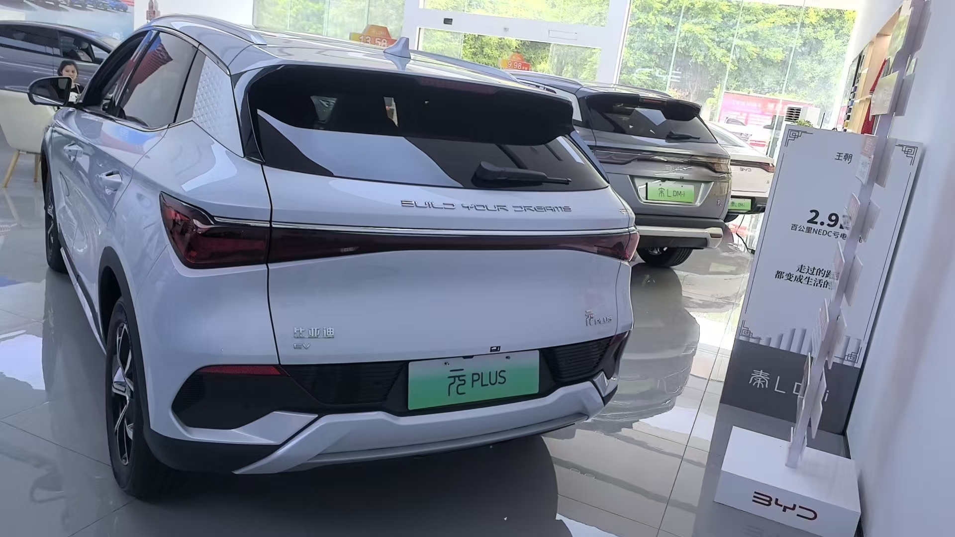 买轿车好__买车是买轿车好还是买suv好