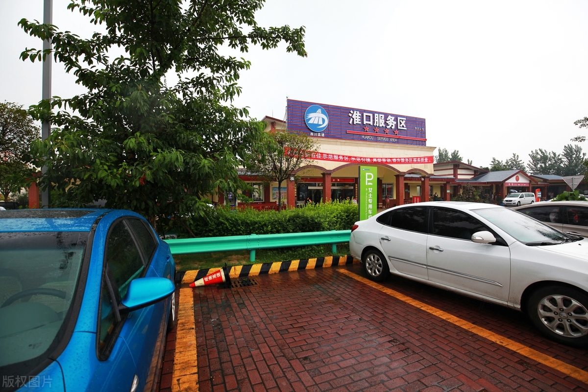 _高速公路停车休息收超时费吗_高速路停车