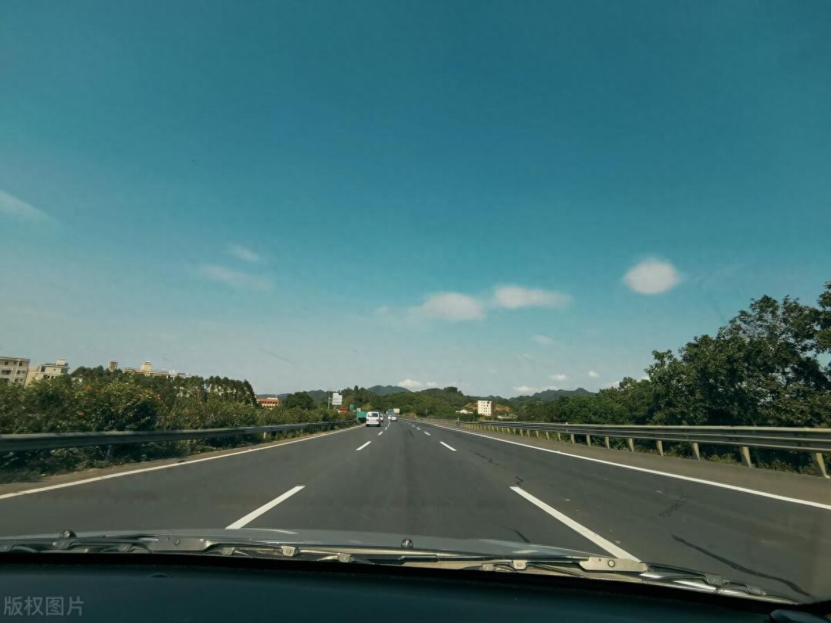 跑一趟高速，才知道电车与油车之间的差距：不是费用而是用车体验