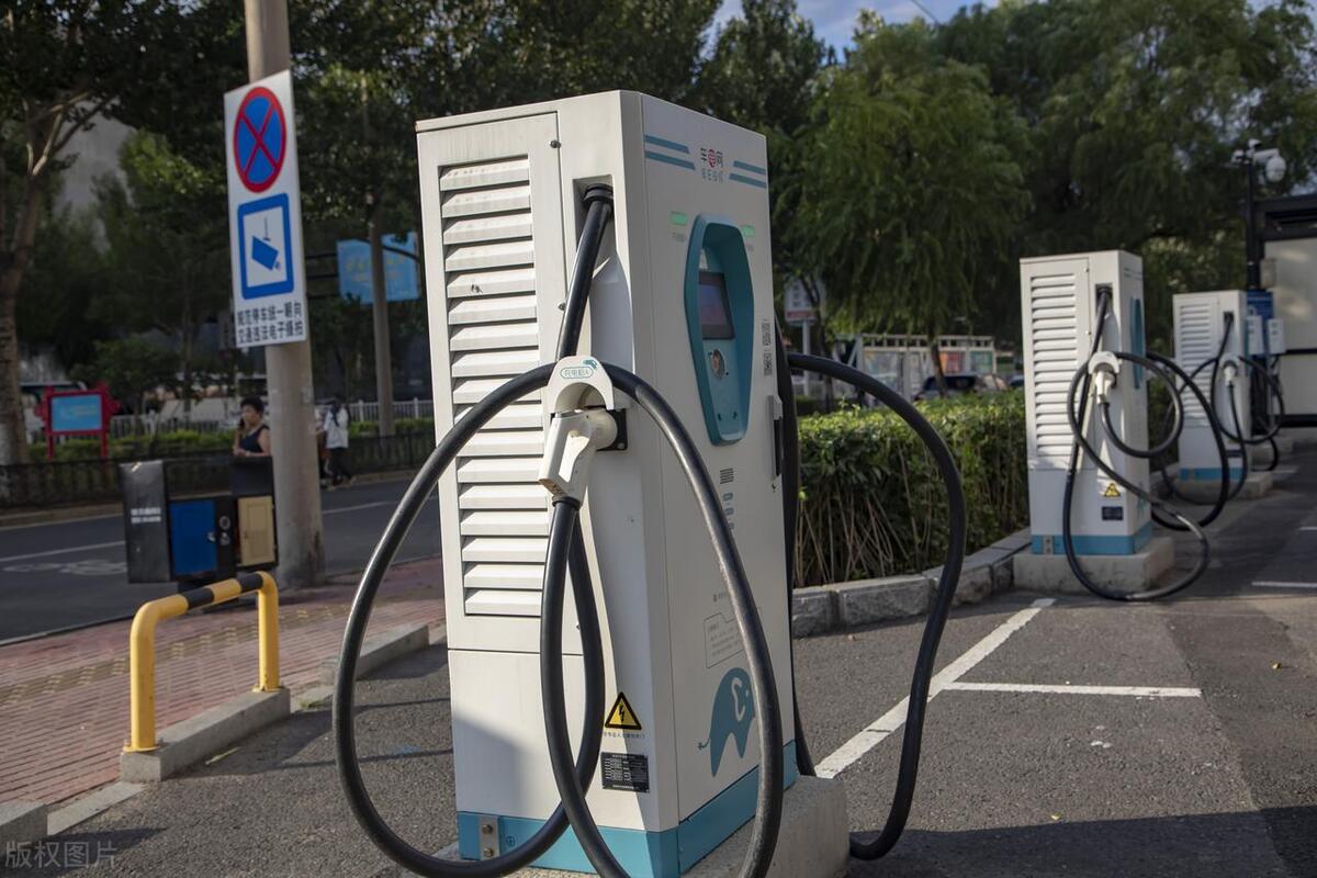 _电车跑高速更耗电吗_电车高速费电还是低速