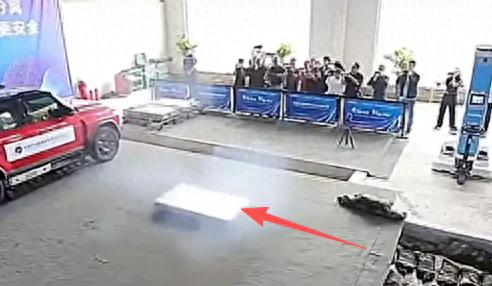 建议专家不要建议！电池着火后弹射，算不算技术创新？