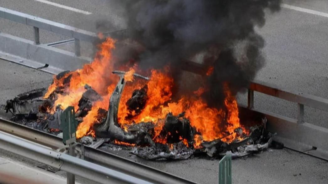 电池起火灭火__弹匣电池起火