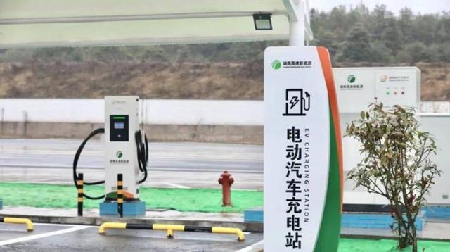 充电不犯愁江苏多部门联动保障新能源车补能需求，优化布局提升效率让自驾出行更便捷