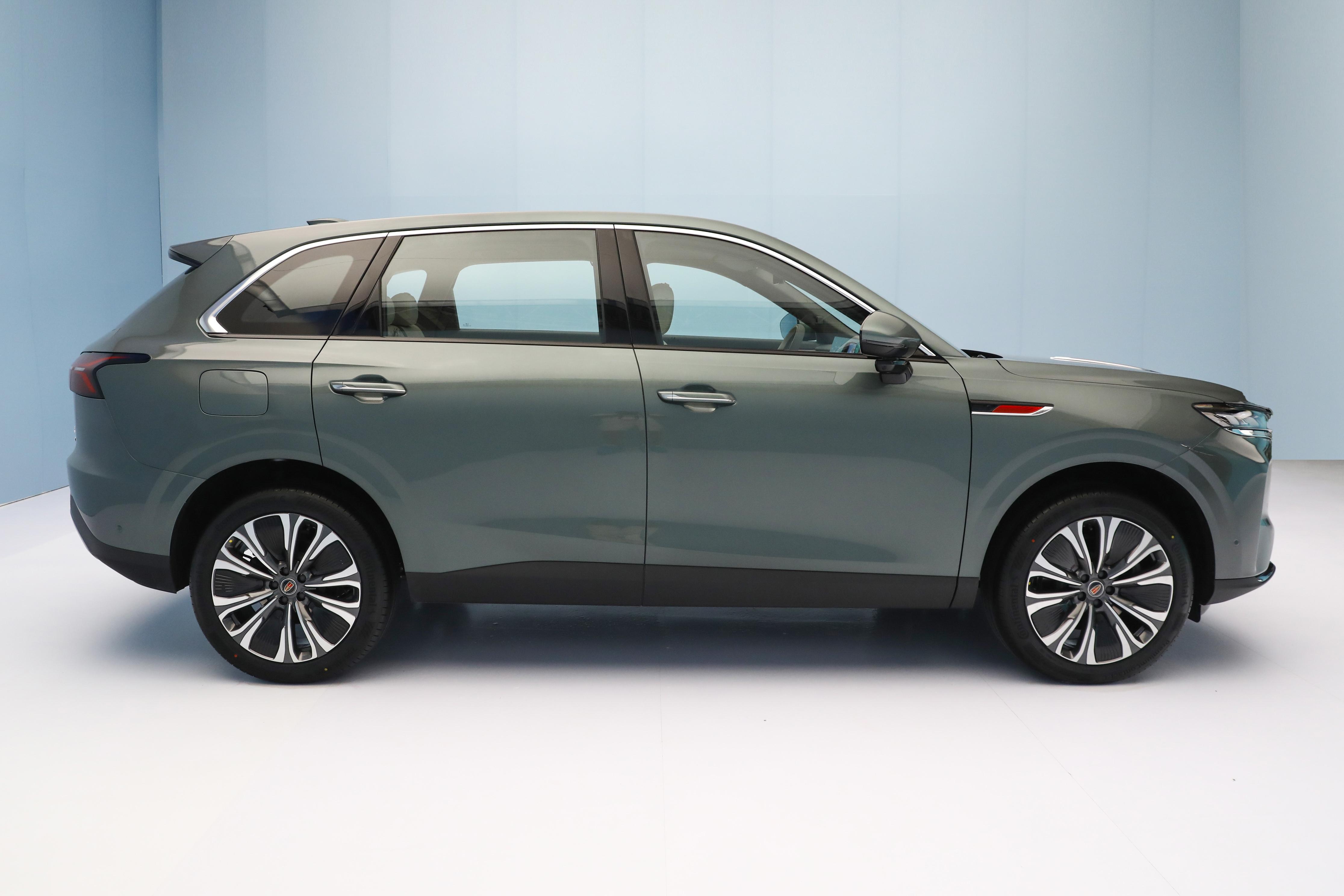 内置冰箱的车__车载冰箱有内置电池好不好