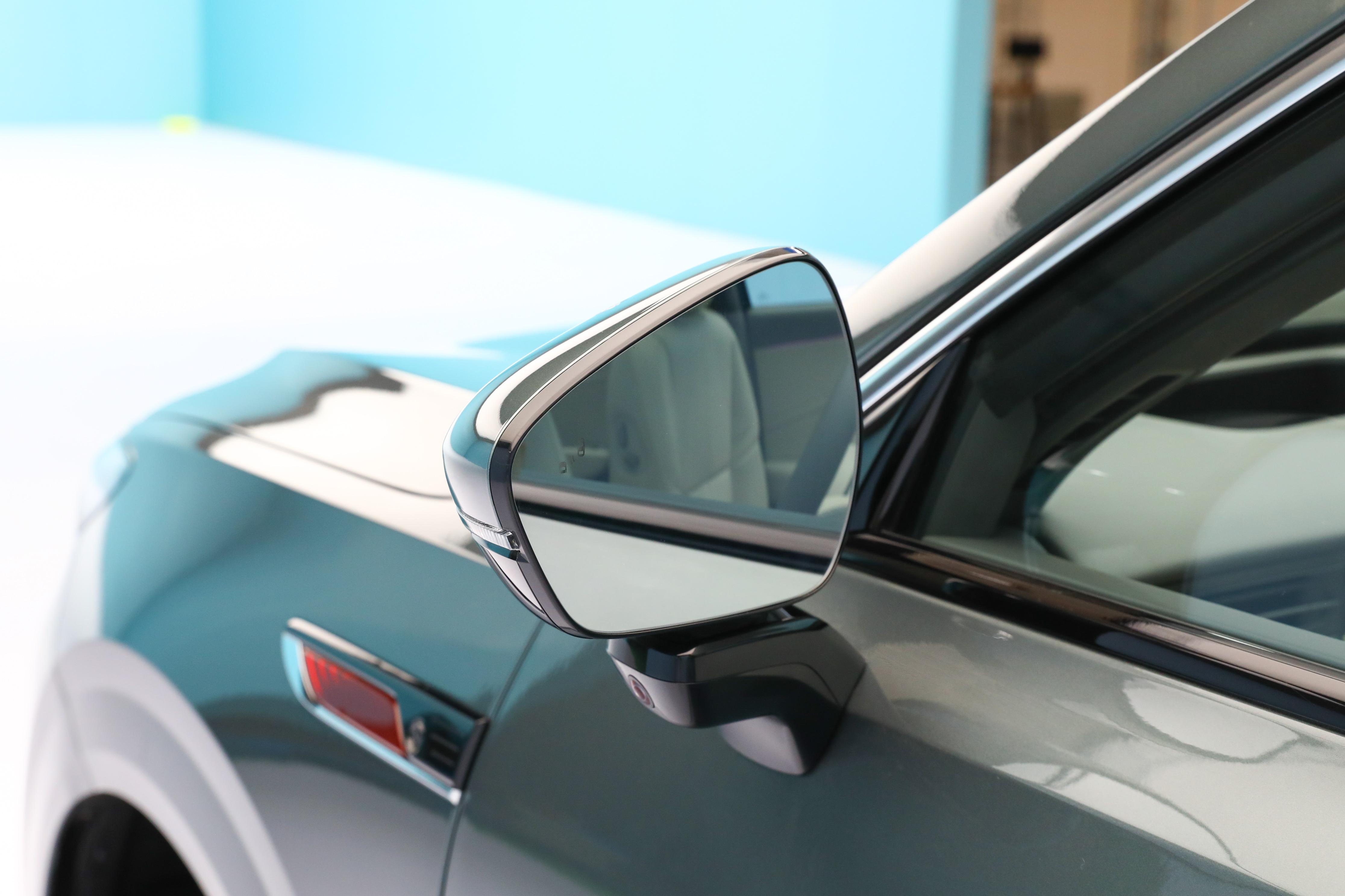 内置冰箱的车_车载冰箱有内置电池好不好_