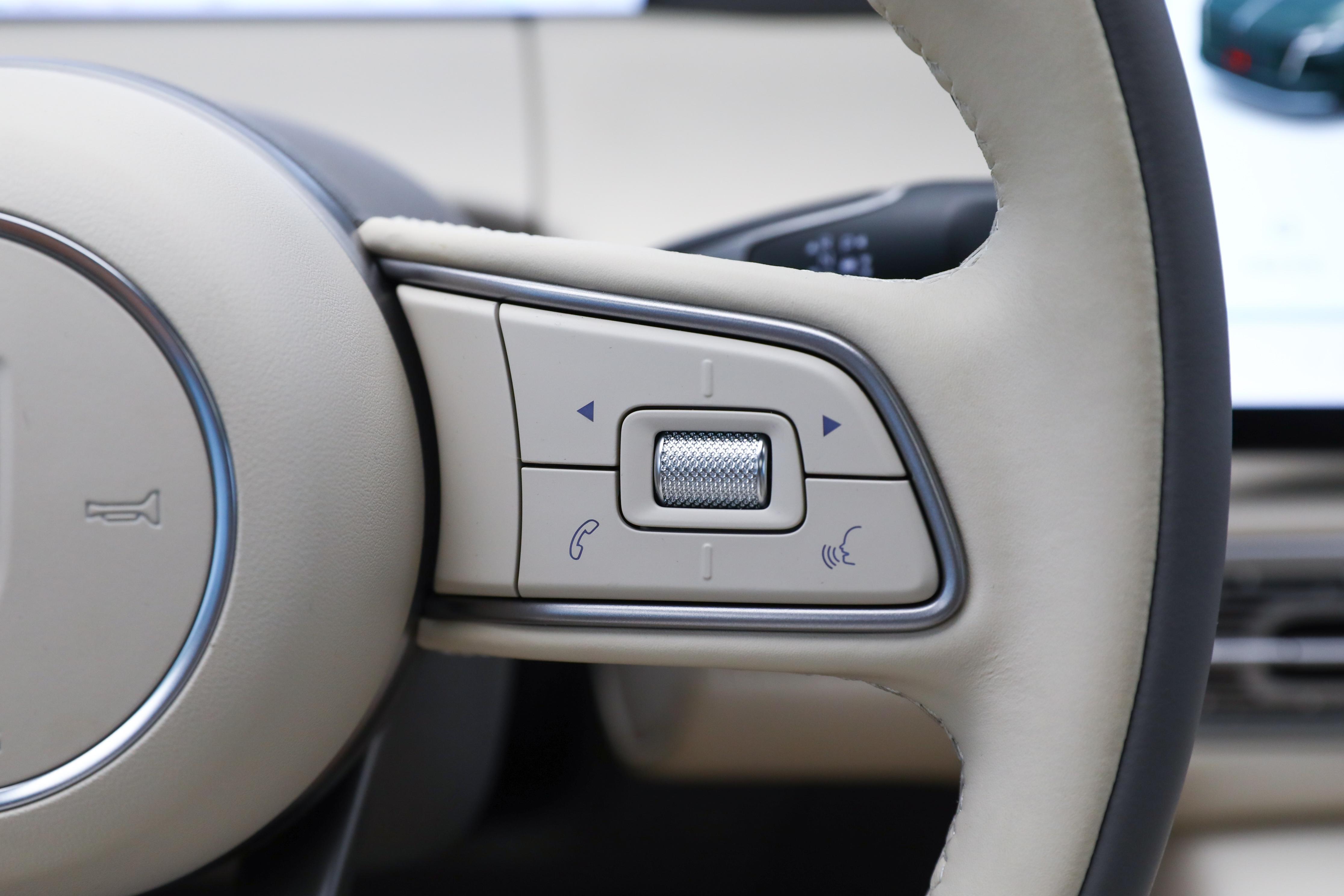 _内置冰箱的车_车载冰箱有内置电池好不好