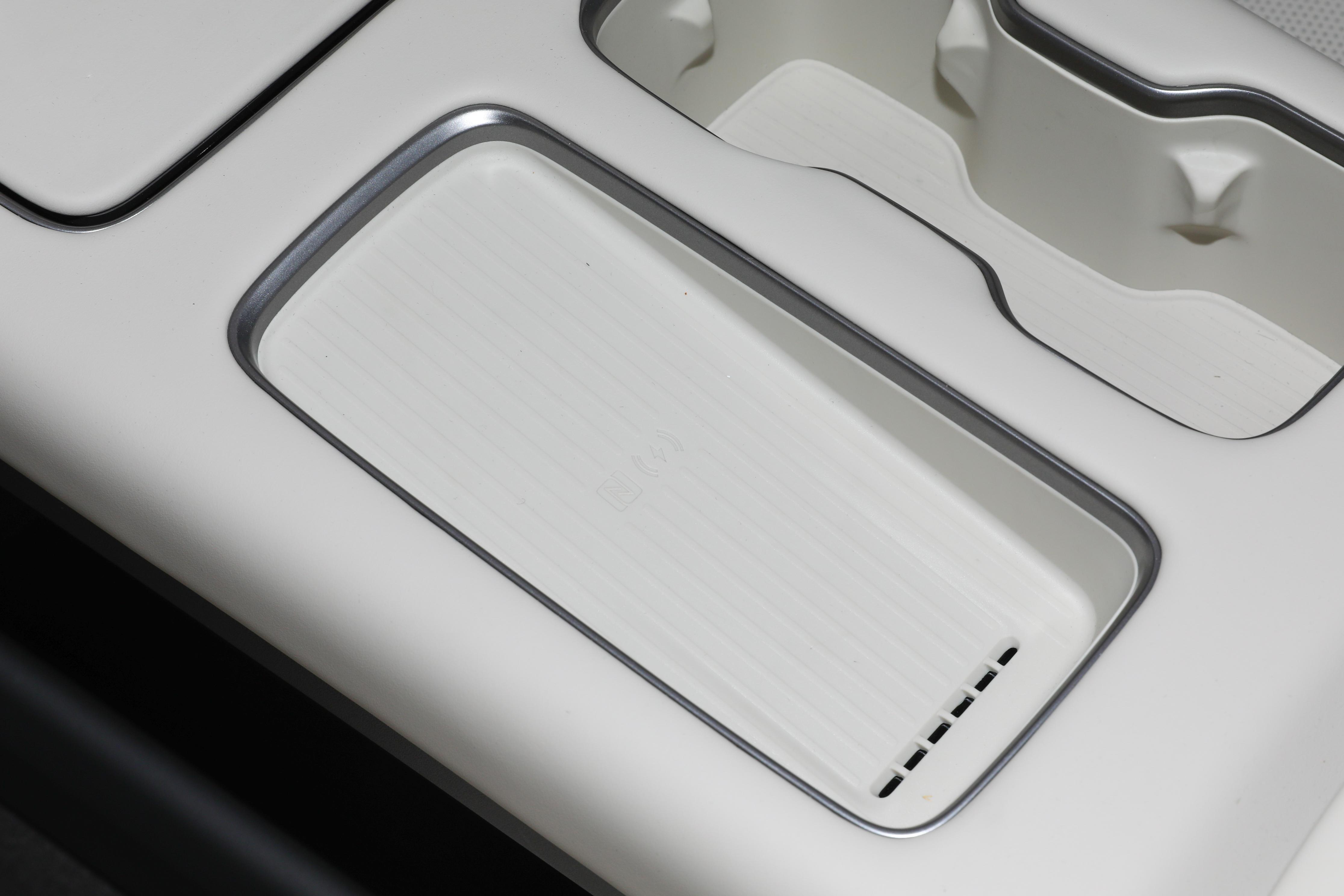 车载冰箱有内置电池好不好_内置冰箱的车_