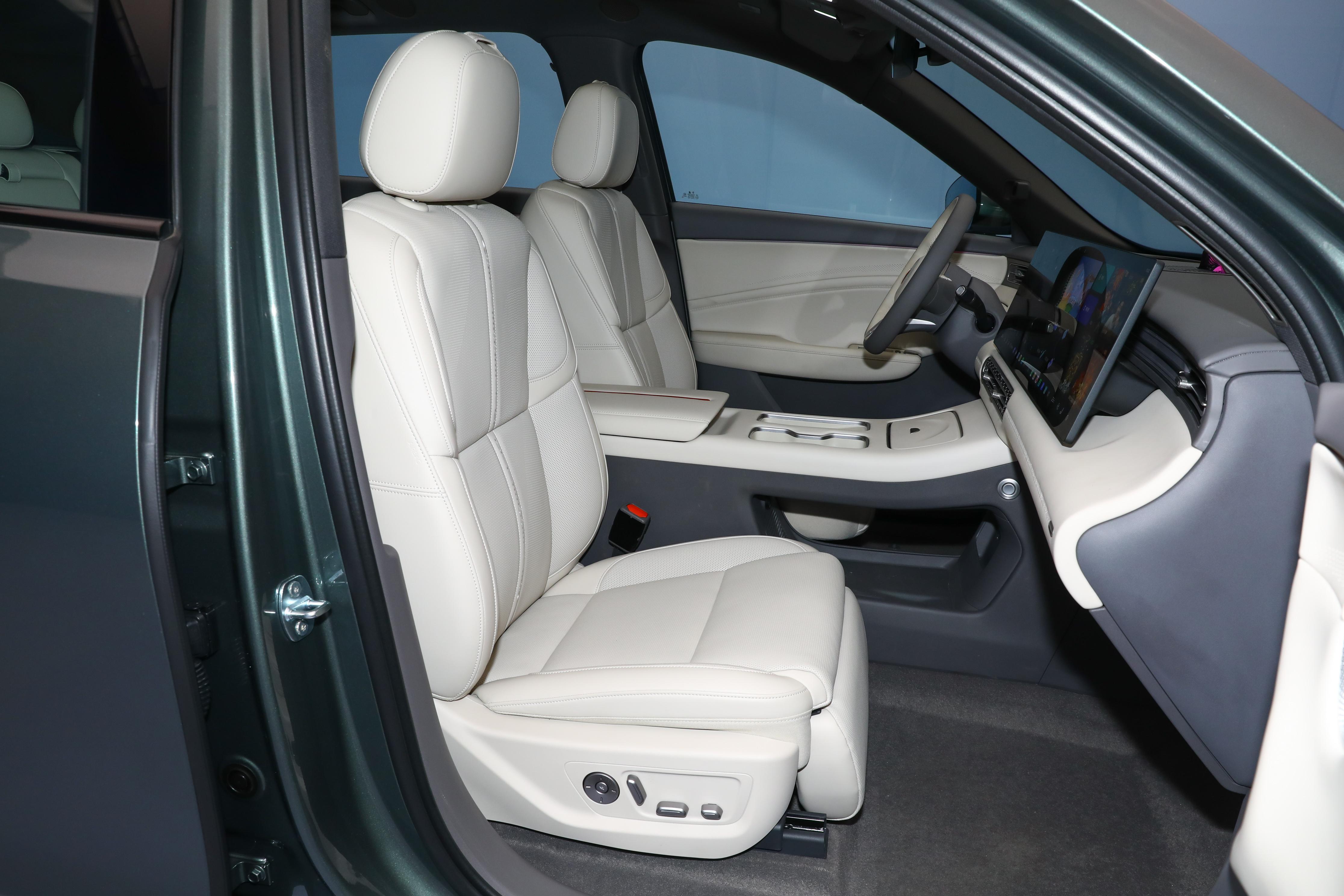 _内置冰箱的车_车载冰箱有内置电池好不好