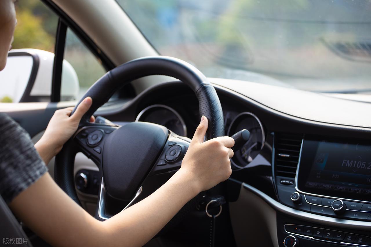 _水平高度法判断车头距离_汽车通过高低不平的路