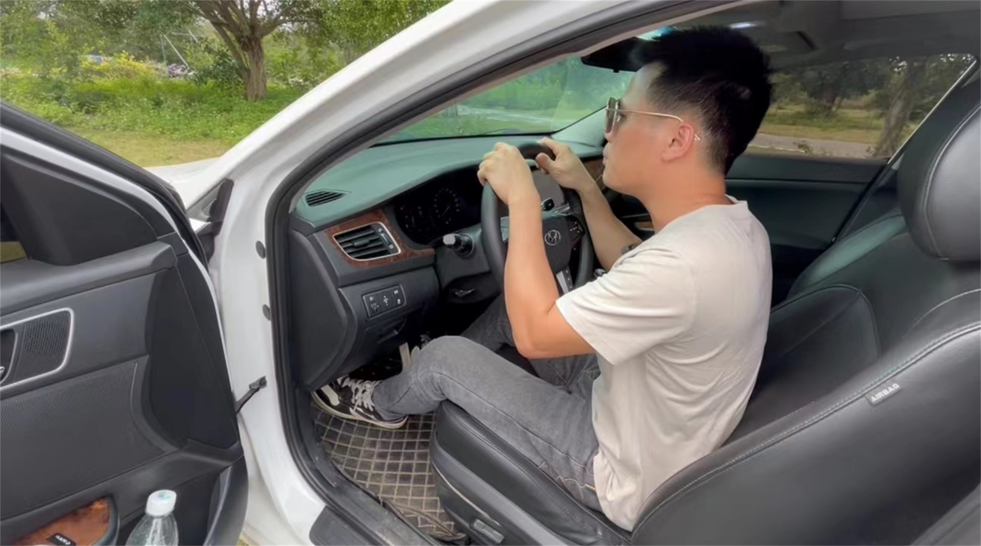 水平高度法判断车头距离__汽车通过高低不平的路