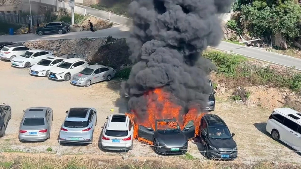 阿维塔，一把火烧出百万账单，谁来买单？