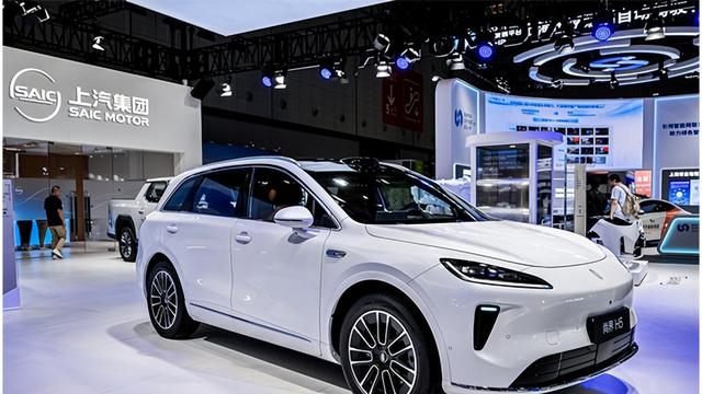 上汽悟了：与其研究怎么出牌，不如直接把桌子掀了-有驾