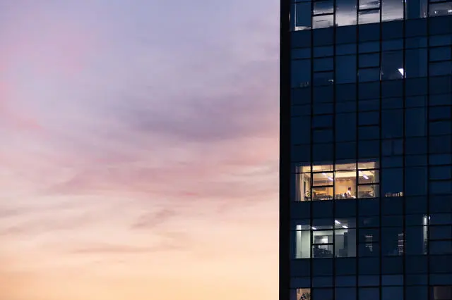 硅谷老板们爱上“工作狂”：每周超120小时，马斯克也留不住想下班的CFO