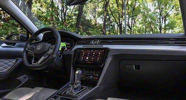 迈腾3000万纪念版来袭！L2智驾+380TSI，B级车市要变？-有驾