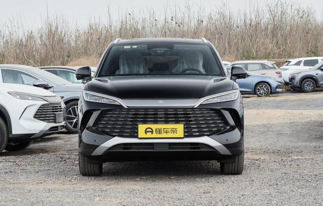 比亚迪秦PLUS从11.58万跌到7.98万，订单暴涨300%的这三个月里，那些开卡罗拉的老车主都去了哪儿-有驾