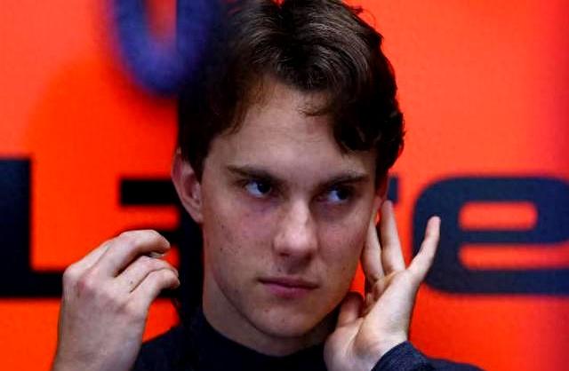 迈凯伦赛前信心十足，新加坡排位赛遇挫，梅赛德斯红牛实现逆袭-有驾