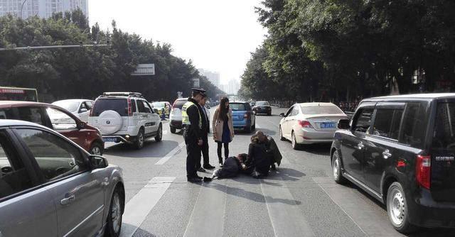 高速行车三则：让道、避堵与保命为先-有驾