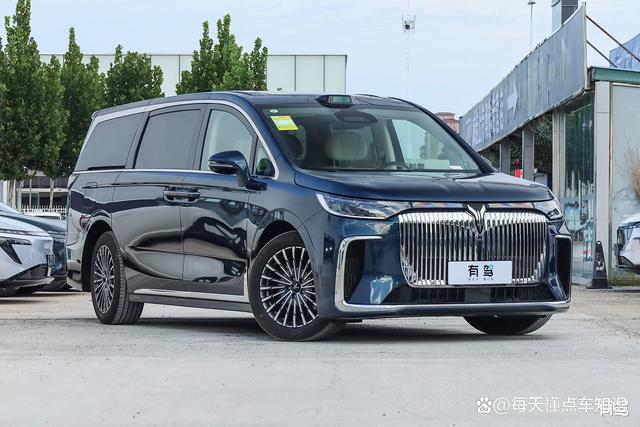 岚图梦想家深度体验：这台新能源MPV真能兼顾家用与商务？