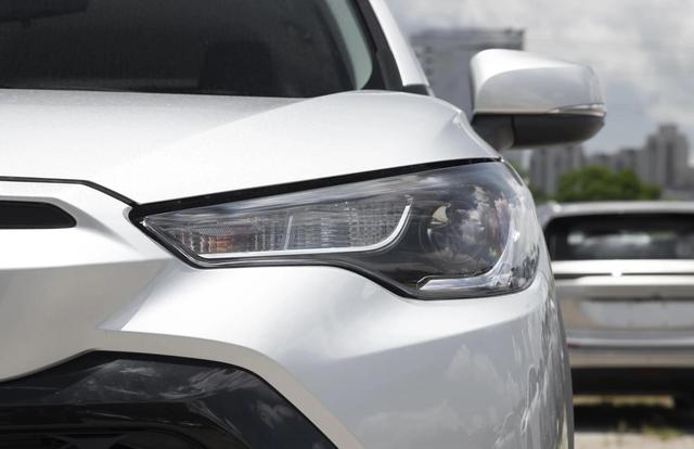 丰田展现真正降价实力，2.0L引擎搭配6气囊，油耗仅5L，价格从15万直降至8万，近乎半价