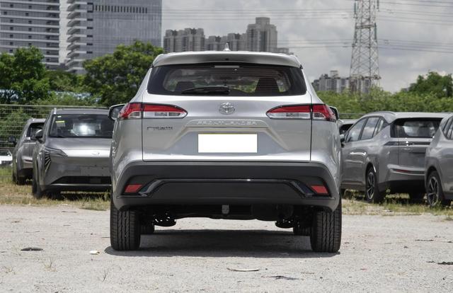 丰田展现真正降价实力,2.0L引擎搭配6气囊,油耗仅5L,价格从15万直降至8万,近乎半价-有驾